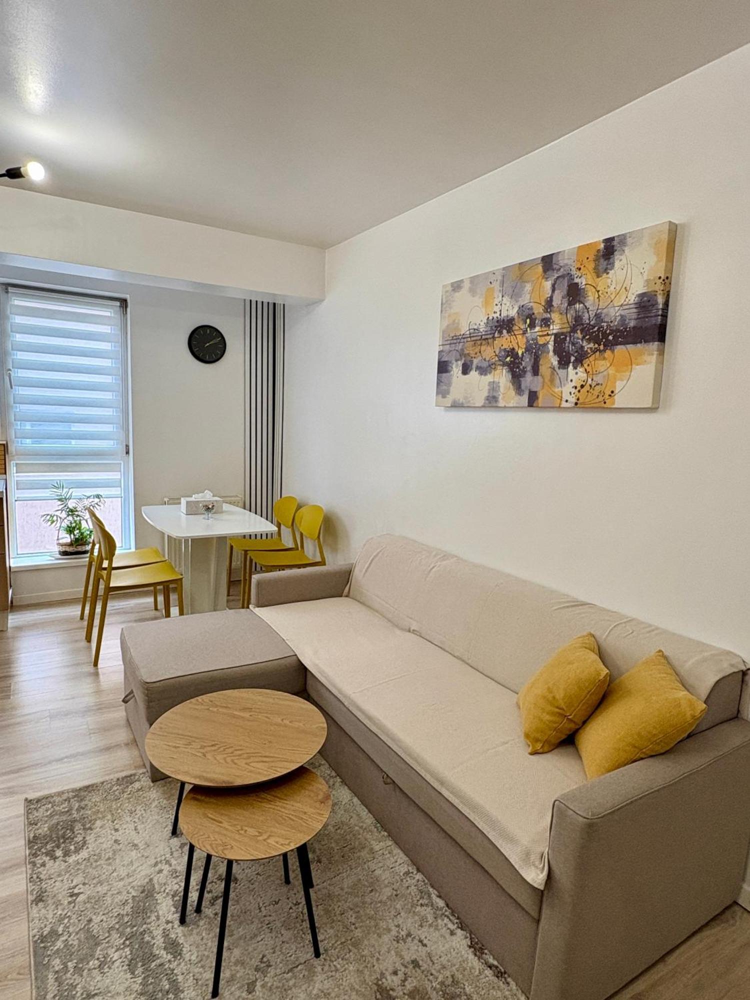 Yellow Apartment Floreşti Eksteriør billede