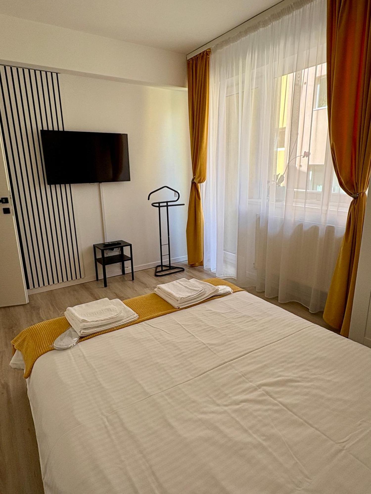 Yellow Apartment Floreşti Eksteriør billede