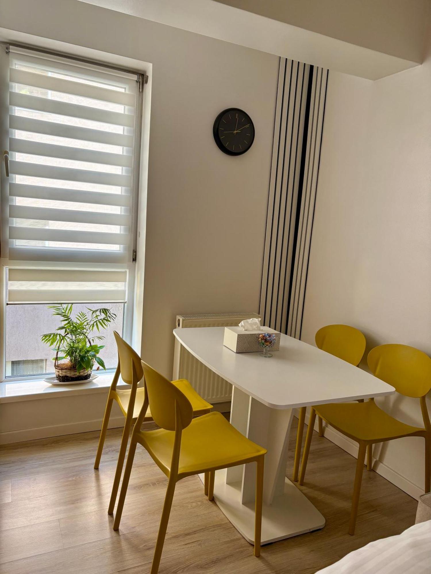 Yellow Apartment Floreşti Eksteriør billede