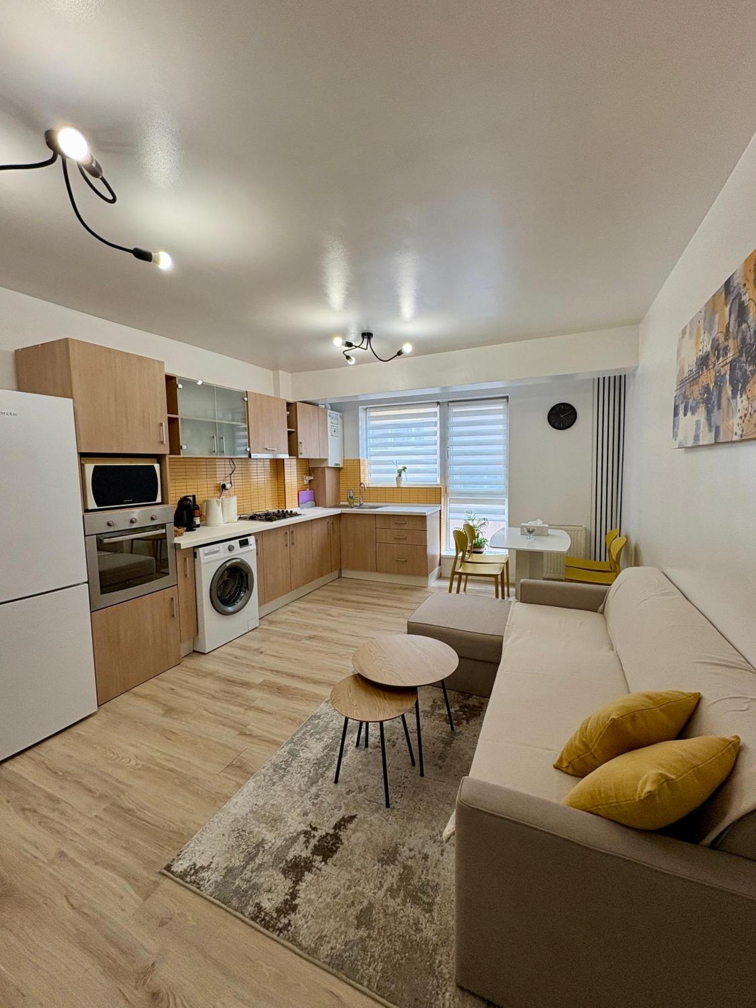 Yellow Apartment Floreşti Eksteriør billede